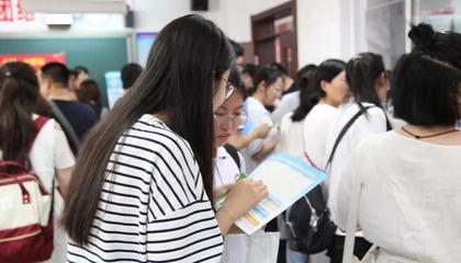 學(xué)校解碼招生計(jì)劃，高校招辦現(xiàn)場(chǎng)指導(dǎo)——大連市第三十六中學(xué)舉辦高校招生咨詢(xún)大會(huì)